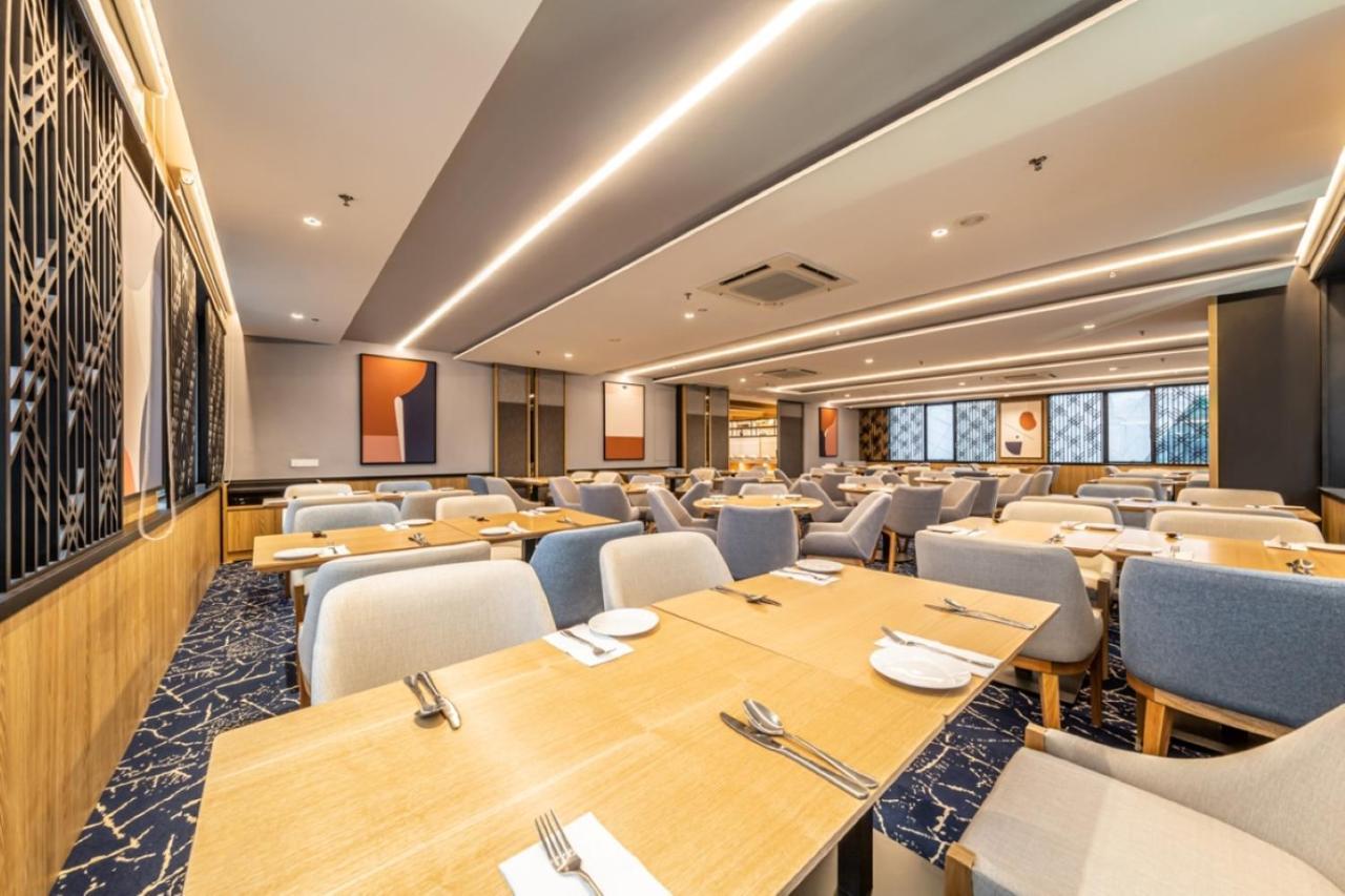 Fives Centre Hotel 3*